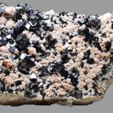 Magnetita<br />Cerro Huañaquino, Paco Grande, Provincia Tomás Frías, Departamento Potosí, Bolivia<br />90 x 50 x 28 mm.<br /> (Autor: José Luis Zamora)