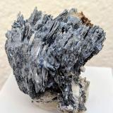 Stibnita (Estibina)Grande Mine, Escaro, Riaño, Comarca Montaña de Riaño, León, Castile and León, Spain5,0 x 4,0 x 3,7 cm. (Autor: Carles)