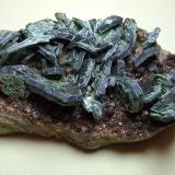 Clinocloro, Grossularia (variedad hessonita)<br />Alpe delle Frasse, Condove, Val di Susa, Provincia Ciudad metropolitana de Turín, Piamonte (Piemonte), Italia<br />50 x 27 mm<br /> (Autor: Sante Celiberti)