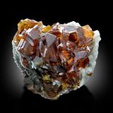 Esfalerita, Dolomita, Calcita<br />Zona Minera Áliva, Camaleño, Comarca Liébana, Cantabria, España<br />7.5 x 6.5cm<br /> (Autor: Raul Vancouver)