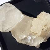 Topaz, Quartz, Albite (variety cleavelandite)<br />Gilgit District, Gilgit-Baltistan (Northern Areas), Pakistan<br />5 x 2,5 cm<br /> (Author: Volkmar Stingl)