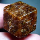 Grossularia (Grupo Granate)<br />Labores Sandaré, Sandaré, Arrondissement Sandaré, Cercle Nioro du Sahel, Región Kayes, Mali<br />3 x 3 cm.<br /> (Autor: javier ruiz martin)