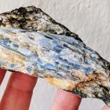 Cianita<br />Serrada de la Fuente, Puentes Viejas, Comarca Sierra Norte, Comunidad de Madrid, España<br />8,3 x 3,5 cm.<br /> (Autor: Carles)