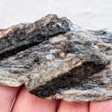Estaurolita<br />La Dehesilla, Montejo de la Sierra, Comarca Sierra Norte, Comunidad de Madrid, España<br />9,0 x 3,5 cm.<br /> (Autor: Carles)