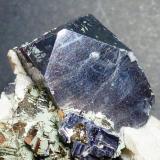 Galena, Pirita, Dolomita<br />Depósito Krushev dol, Mina Krushev dol, Zona minera Madan, Montes Rhodope, Smolyan Oblast, Bulgaria<br />6 x 5 cm. la pieza, 2 cm. el cristal de Galena<br /> (Autor: javier ruiz martin)