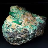 Berilo (variedad esmeralda)Distrito minero Carnaiba, Complejo ultramáfico Campo Formoso, Pindobaçu, Centro-Norte Baiano, Bahia, Región Nordeste, Brasil14 x 10 cm. (Autor: Antonio P. López)