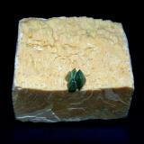 Hidroxilapatito, Microclina<br />Mina Sapo, Ferruginha, Conselheiro Pena, Vale do Rio Doce, Minas Gerais, Brasil<br />6 x 5 cm.<br /> (Autor: Antonio P. López)