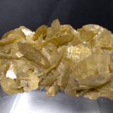 Magnesita (variedad iron-bearing / mesitine spar), Pirrotita<br />Traversella, Valle Chiusella, Distrito Canavese, Provincia Ciudad metropolitana de Turín, Piamonte (Piemonte), Italia<br />65 x 35 mm<br /> (Autor: Sante Celiberti)