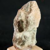 Dolomita (variedad teruelita)<br />Afloramiento del Keuper, Carretera CV-35, Domeño, Comarca Los Serranos, Valencia / València, Comunidad Valenciana / Comunitat Valenciana, España<br />4 x 2.5 cm<br /> (Autor: Pedro Antonio)