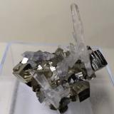 Pyrite, QuartzDistrito minero Huaron, Distrito Huayllay, Provincia Pasco, Departamento Pasco, Perú56 x 41 mm (Author: Sante Celiberti)