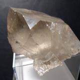 Cuarzo (variedad ahumado)<br />Glaciar Brenva, Valle Veny, Macizo Monte Bianco (Macizo Mont Blanc), Courmayeur, Valle de Aosta (Val d'Aosta), Italia<br />85 x 82 mm<br /> (Autor: Sante Celiberti)