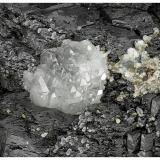 Ferberite, Quartz, Muscovite, Siderite<br /><br />16 cm x 14 cm x 10 cm<br /> (Author: silvia)