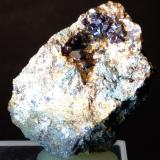 Grosularia (variedad hessonita), Clinochloro<br />Lemie, Provincia Ciudad metropolitana de Turín, Piamonte (Piemonte), Italia<br />45 x 29 mm<br /> (Autor: Sante Celiberti)