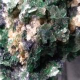 Glaucofana, Moscovita (variedad fuchsita), Rutilo<br />Rio Oremo, Chiavolino, Pollone, Provincia Biella, Piamonte (Piemonte), Italia<br />75 x 60 mm<br /> (Autor: Sante Celiberti)