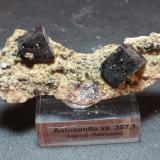 Fluorita (variedad antozonita)<br />Mina Bergmännisch Glück, Frohnau, Annaberg-Buchholz, Distrito Annaberg, Erzgebirgskreis, Sajonia/Sachsen, Alemania<br />80x30 mm<br /> (Autor: Ignacio)
