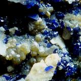 Azurita, MimetitaBou Bekker, Distrito Touissit, Provincia Jerada, Región Oriental, MarruecosEncuadre 2 x 2 cm. (Autor: javier ruiz martin)