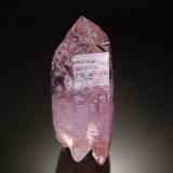 Quartz (variety amethyst)Prospección Pine Grove Summit, Montes Wah Wah, Distrito Pine Grove, Condado Beaver, Utah, USA5.0 x 2.5 x 2.0 cm (Author: Michael Shaw)