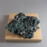 Tennantita<br />Mina Tsumeb, Tsumeb, Región Otjikoto, Namibia<br />8,5 × 6,1 × 3,3 cm.<br /> (Autor: J. G. Alcolea)