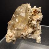 Cuarzo (variedad ahumado), Albita<br />Glaciar Arbola, Glaciar Sabbione, Formazza, Valle Formazza, Valle Ossola, Provincia Verbano-Cusio-Ossola, Piamonte (Piemonte), Italia<br />60 x 47 mm<br /> (Autor: Sante Celiberti)