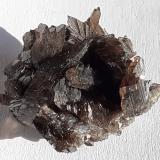 Axinite-(Fe)<br />Puiva Mount, Saranpaul, Khanty-Mansi Okrug, Tyumen Oblast, Russia<br />2,5 x 2 cm<br /> (Author: Volkmar Stingl)