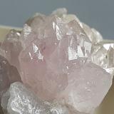Quartz (variety rose quartz)Concesión Ilha, Taquaral, Itinga, Vale do Jequitinhonha, Minas Gerais, Brasil3 x 2 cm (Author: Volkmar Stingl)