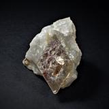 Muscovite, QuartzKeystone, Distrito Keystone, Condado Pennington, South Dakota, USA64 mm x 61 mm x 54 mm (Author: Don Lum)