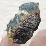 Gahnita, Esfalerita, Cuarzo<br />Mina Victoria, Arrés, Vall d'Aran, Lérida / Lleida, Cataluña / Catalunya, España<br />3,1 x 3,0 x 1,9 cm.<br /> (Autor: carles)