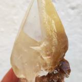 Calcita<br />Pedrera Can Ferrers (Can Farrés), Santa Creu d'Olorda, Serra de Collserola, Sant Feliu de Llobregat / Molins de Rei, Comarca Baix Llobregat, Barcelona, Cataluña / Catalunya, España<br />6,5 x 3,7 x 3,0 cm.<br /> (Autor: carles)