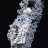Cuarzo (variedad calcedonia) y Okenita.<br />Aurangabad, Distrito Aurangabad, Maharashtra, India<br />63x28 mm.<br /> (Autor: Jesus Franquesa Baucells)