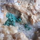 Malachite, Quartz, DolomiteDistrito minero Ringenwechsel, Troi, Distrito Schwaz, Valle Inn, Tirol Norte, Tirol, AustriaFoV ca. 2,5 x 2 cm (Author: Volkmar Stingl)