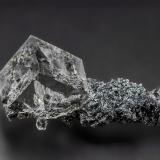 Fluorite, Quartz<br />Chenzhou Prefecture, Hunan Province, China<br />3.7 x 1.2 cm<br /> (Author: am mizunaka)