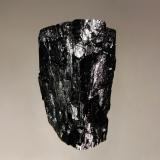 IlvaiteMina First Sovetskii, Dalnegorsk, Distrito urbano Dalnegorsk, Primorsky Krai, Rusia5.7 x 3.4 x 2.9 cm (Author: Michael Shaw)