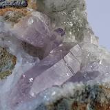 Quartz (variety Amethyst), CalciteBombori, Provincia Chayanta, Departamento Potosí, Bolivia3,5 x 2,5 cm (Author: Volkmar Stingl)