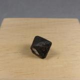 Cromita<br />Hangha, Distrito Kenema, Provincia Oriental, Sierra Leona<br />1,4 x 1,4 x 1,4 cm.  (1,1 cm. de arista)<br /> (Autor: J. G. Alcolea)