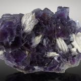 Fluorita, Barita<br />La Cabaña, Valdelmar, zona minera de Berbes, Berbes, Ribadesella, Comarca Oriente, Principado de Asturias (Asturias), España<br />35cm, cristales hasta 5cm de arista mayor<br /> (Autor: Raul Vancouver)