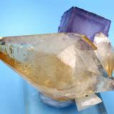 Calcite, fluorite
Elmwood Mine, Carthage, Smith County, Tennessee, USA
82 mm x 60 mm x 40 mm (Author: Carles Millan)