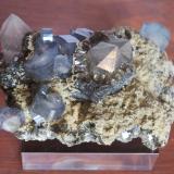 Fluorapatite, Quartz, Siderite, Muscovita, Pyrite<br />Minas da Panasqueira, Aldeia de São Francisco de Assis, Covilhã, Castelo Branco, Cova da Beira, Centro, Portugal<br />7.5 x 5.5 x 4.5 cm<br /> (Author: JoséMiguel)