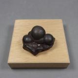 Casiterita (variedad estaño xiloide, wood tin)<br />Santa María del Oro, Municipio Charcas, San Luis Potosí, México<br />3,7 x 3 x 1,8 cm.  46,70 g.<br /> (Autor: J. G. Alcolea)