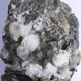 Stilbite (variety Puflerite)<br />Forra di Bulla, Ortisei (St Ulrich), Siusi Alp (Seis Alp, Seiser Alm), Gardena Valley (Gröden Valley), Bolzano Province, Trentino-Alto Adige (Trentino-Südtirol), Italy<br />3,5 x 2 cm<br /> (Author: Volkmar Stingl)