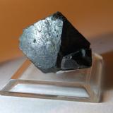 Magnetite<br />Akhmatovskaya Kop' (Achmatovsk Mine), Nazyamskie Mountains, Zlatoust, Chelyabinsk Oblast, Ural Federal District, Russia<br />33 x 28 mm<br /> (Author: Sante Celiberti)