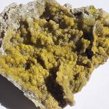 Smithsonite (variety cadmian smithsonite), WulfeniteMina Feigenstein, Monte Wannig, Nassereith, Distrito Imst, Tirol Norte, Tirol, Austria2,5 x 2,5 cm (Author: Volkmar Stingl)
