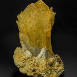 Quartz<br />Shigar Valley, Shigar District, Gilgit-Baltistan (Northern Areas), Pakistan<br />13.5 x 9.5 x 7.0 cm<br /> (Author: am mizunaka)