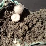 Stilbite-Ca, Celadonite<br />Jalgaon District, Maharashtra, India<br />84 x 60 mm<br /> (Author: Sante Celiberti)
