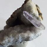 Quartz (variety amethyst), CalciteBombori, Provincia Chayanta, Departamento Potosí, Bolivia3,5 x 3 cm (Author: Volkmar Stingl)