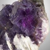Fluorita, Barita<br />La Cabaña, Valdelmar, zona minera de Berbes, Berbes, Ribadesella, Comarca Oriente, Principado de Asturias (Asturias), España<br />Cristal de 5cm de arista<br /> (Autor: Raul Vancouver)