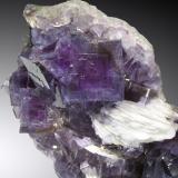 Fluorita, Barita<br />La Cabaña, Valdelmar, zona minera de Berbes, Berbes, Ribadesella, Comarca Oriente, Principado de Asturias (Asturias), España<br />Cristal de 5cm de arista<br /> (Autor: Raul Vancouver)