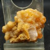 Calcita<br />Cantera Cabezoncillo, Cabeçonet/Alto del Salmitre, Municipio Busot, Comarca Campo de Alicante, Alicante / Alacant, Comunidad Valenciana / Comunitat Valenciana, España<br />4.5 x 3.5 cm<br /> (Autor: Pedro Antonio)