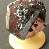 Hematites<br />Monte Cervandone, Alpe Devero, Baceno, Valle Ossola, Provincia Verbano-Cusio-Ossola, Piamonte (Piemonte), Italia<br />22 x 18 mm<br /> (Autor: Sante Celiberti)