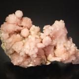 Quartz (variety rose quartz)Distrito Huancayo, Provincia Huancayo, Departamento Junín, Perú5.8 x 3.6 cm (Author: Michael Shaw)