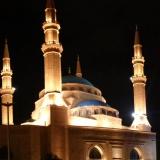 _Permitidme empezar con las imágenes de algo que todo el mundo espera ver cuando visite Beirut: ¡la Mezquita! (Autor: Jordi Fabre)
